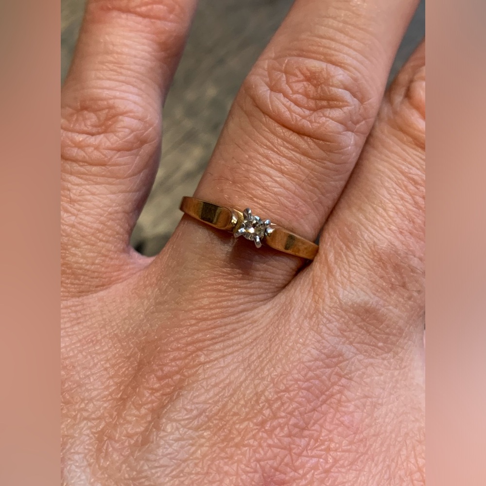 10 KT Diamond Gold Ring